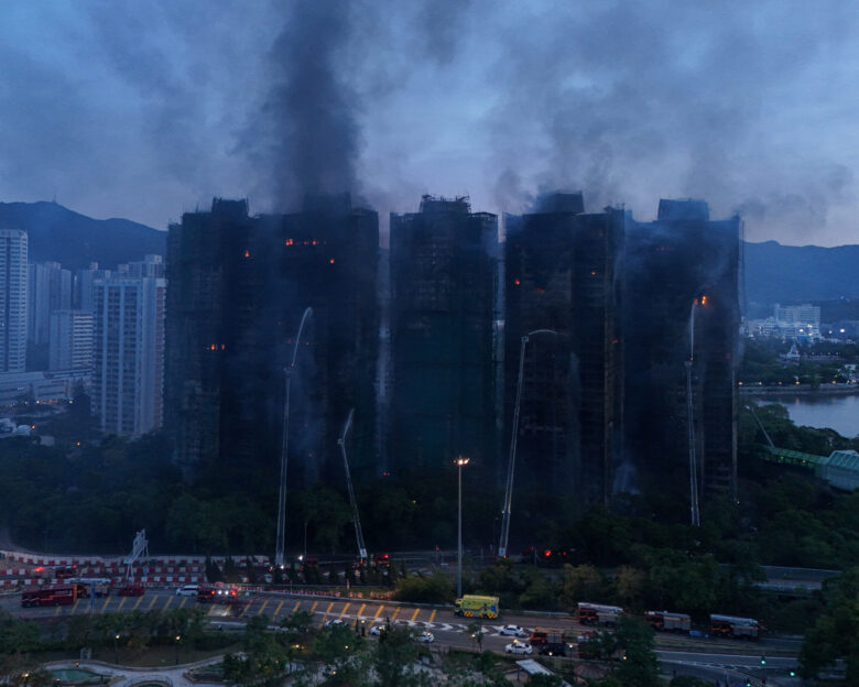 Χονγκ Χονγκ: 44 νεκροί και 279 αγνοούμενοι από τη φωτιά στο συγκρότημα με τους ουρανοξύστες