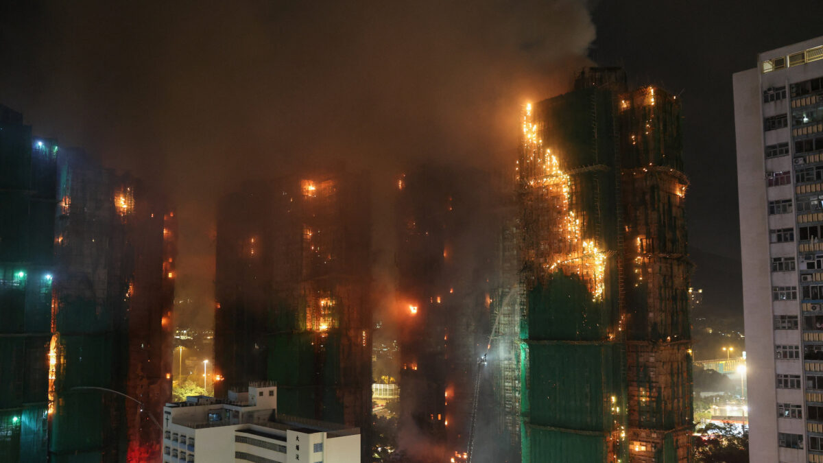 Τα κτίρια που καίγονται στο Χονγκ Κονγκ