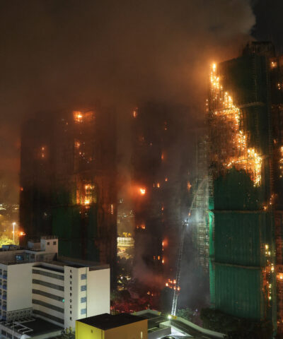 Τα κτίρια που καίγονται στο Χονγκ Κονγκ