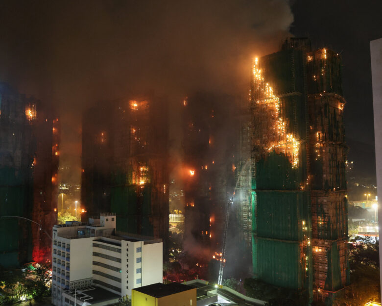 Στους 36 οι νεκροί από τις πυρκαγιές σε ουρανοξύστες στο Χονγκ Κονγκ: «Καταστροφή άνευ προηγουμένου» δηλώνουν οι αρχές