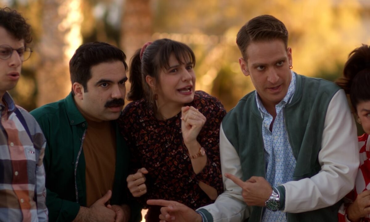 Hotel Elvira – επόμενο επεισόδιο: Παρατηρητής πουλιών και πελάτης του ξενοδοχείου βλέπει τον Θεμιστοκλή να πηγαίνει για κυνήγι