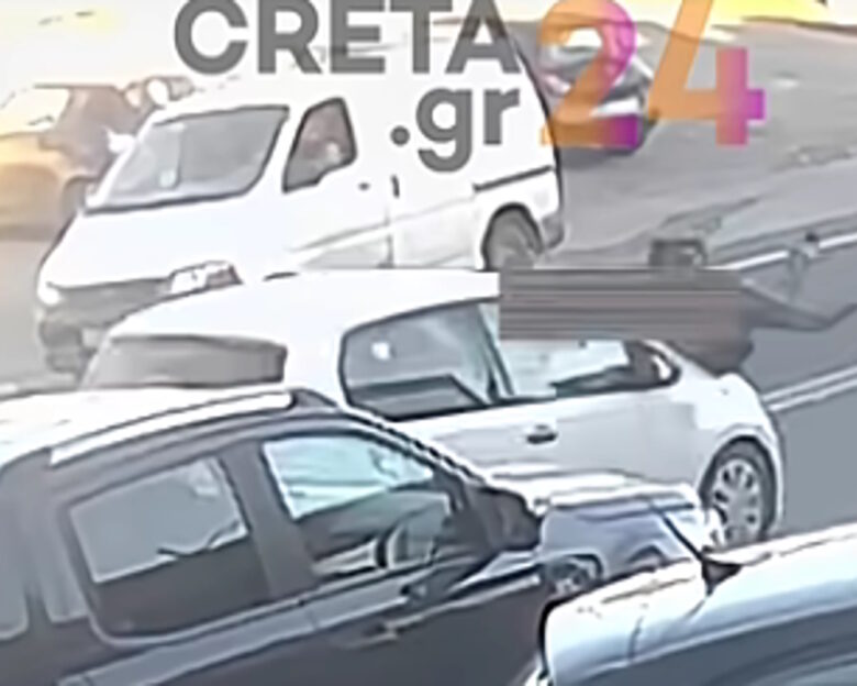 Ηράκλειο: Καρέ καρέ η στιγμή που η πεζή ελέγχει τον δρόμο λίγο πριν παρασυρθεί από το αυτοκίνητο