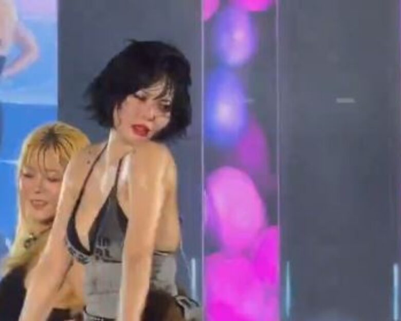 Η στιγμή που η K-pop σταρ καταρρέει στη σκηνή: Είχε αποκαλύψει ότι έχασε 10 κιλά μέσα σε έναν μήνα λόγω κριτικής για το βάρος της