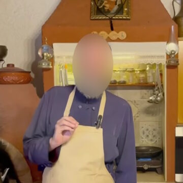 Ο ιερέας διατηρεί κανάλι στο YouTube