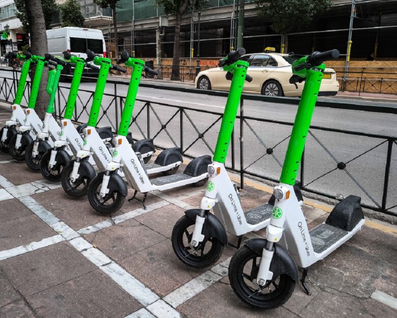 Τα πατίνια «εξορίζονται» από την Ακρόπολη και το ιστορικό κέντρο της Αθήνας ενώ απαγορεύεται να κινούνται στα πεζοδρόμια