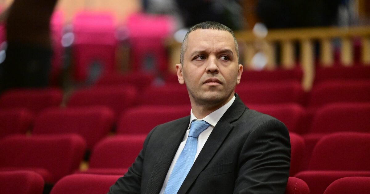 Ο Ηλίας Κασιδιάρης