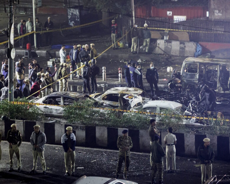 Η Ινδία χαρακτήρισε «τρομοκρατική ενέργεια» την έκρηξη παγιδευμένου αυτοκινήτου στο Νέο Δελχί με 12 νεκρούς