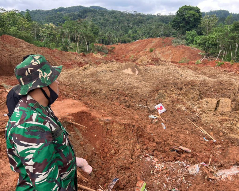 Ινδονησία: Έφτασαν τους 6 οι νεκροί από την κατολίσθηση, 17 παραμένουν αγνούμενοι