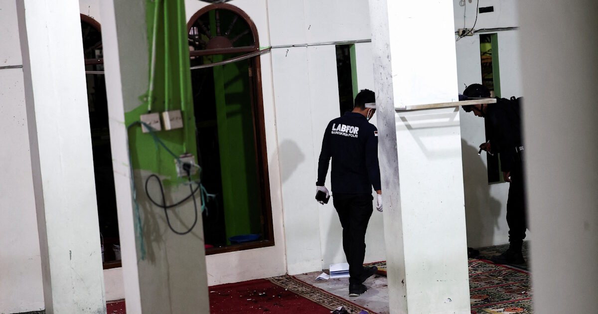 Indonesia: A 17-year-old school student is suspected in the mosque explosions – 55 injured are being treated