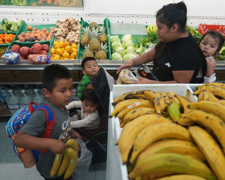 Shutdown στις ΗΠΑ: Το Ανώτατο Δικαστήριο «πάγωσε» την καταβολή επιδόματος σίτισης σε εκατομμύρια Αμερικανούς