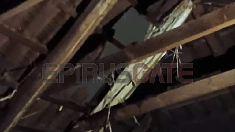 Η τρύπα που άνοιξε κεραυνός σε στέγη πολυκατοικίας στην Ήπειρο