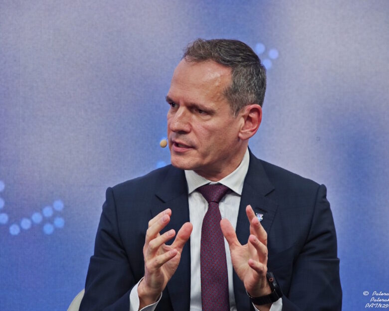 Μανουσάκης (ΑΔΜΗΕ): Η ανάπτυξη των ηλεκτρικών δικτύων να συμβαδίσει με την επενδυτική έκρηξη της Τεχνητής Νοημοσύνης