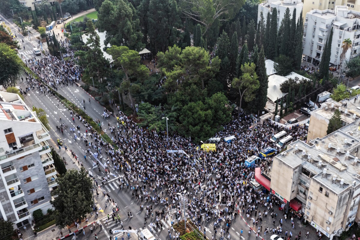 Λαοθάλασσα στην κηδεία του Χαντάρ Γκόλντιν
