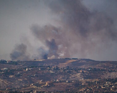 Καπνός από εκρήξεις στο νότιο Λίβανο