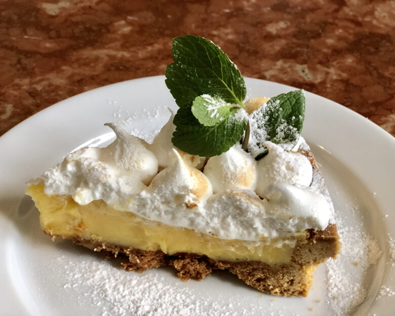 Τάρτα με κρέμα βανίλιας και σαντιγί