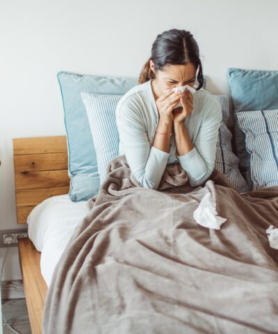 Εποχική γρίπη: Σε έξαρση το νέο στέλεχος Κ – Τα συμπτώματα και η ανάγκη για θωράκιση μέσω του εμβολιασμού