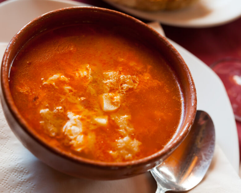 Τι είναι η σόπα ντε άχο που φτιάχνουν οι Ισπανοί για το κρυολόγημα