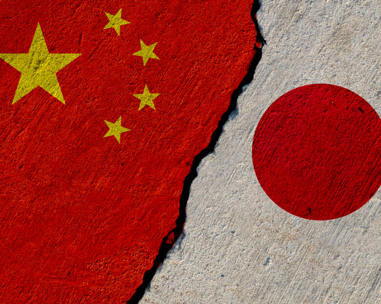 Η Κίνα κλιμακώνει την ένταση με την Ιαπωνία απειλώντας με οικονομικά αντίποινα