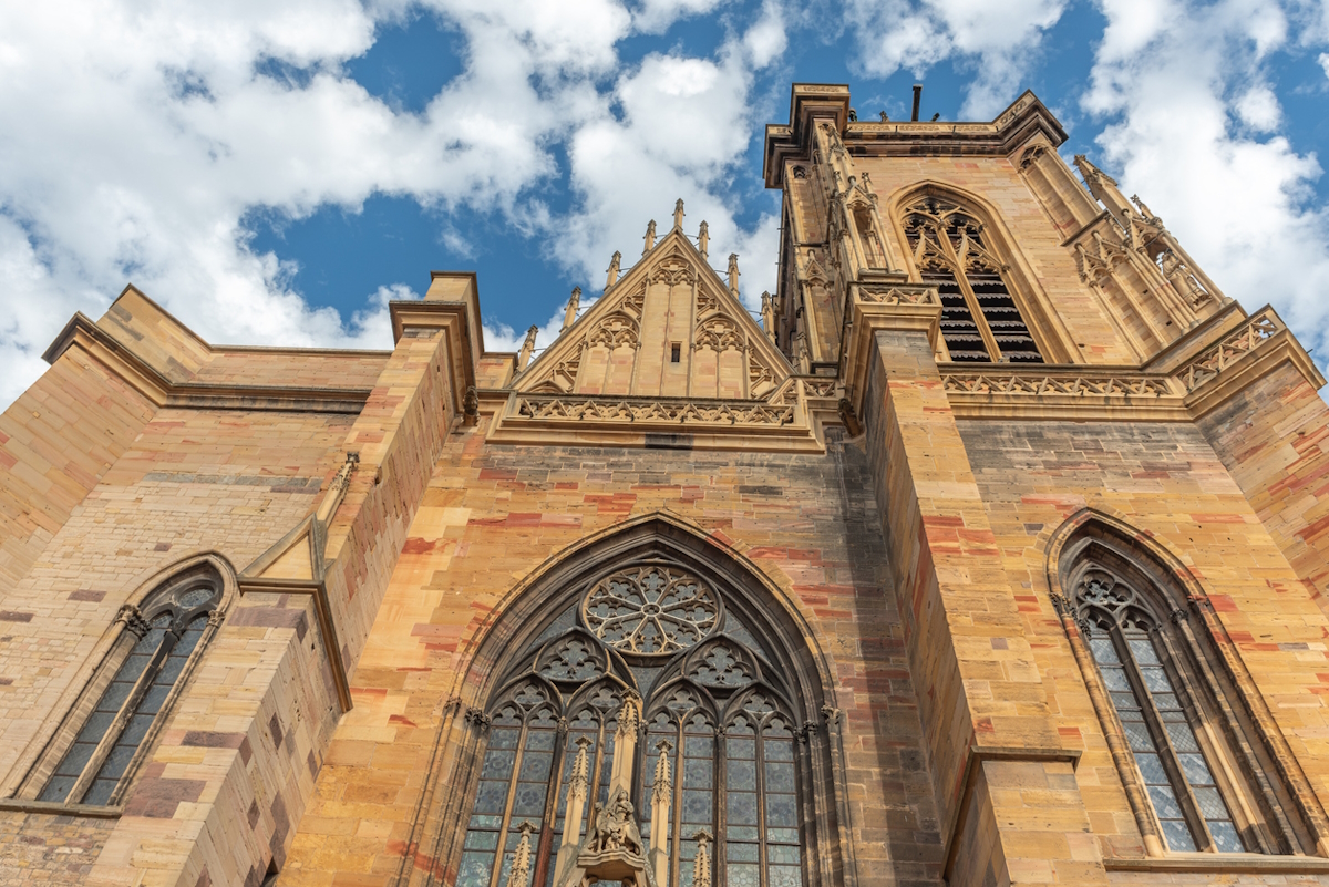 Facade of the Saint-Martin collegiate church in the city center.. Colmar, Haut-Rhin, Collectivite europeenne d'Alsace,Grand Est, France.