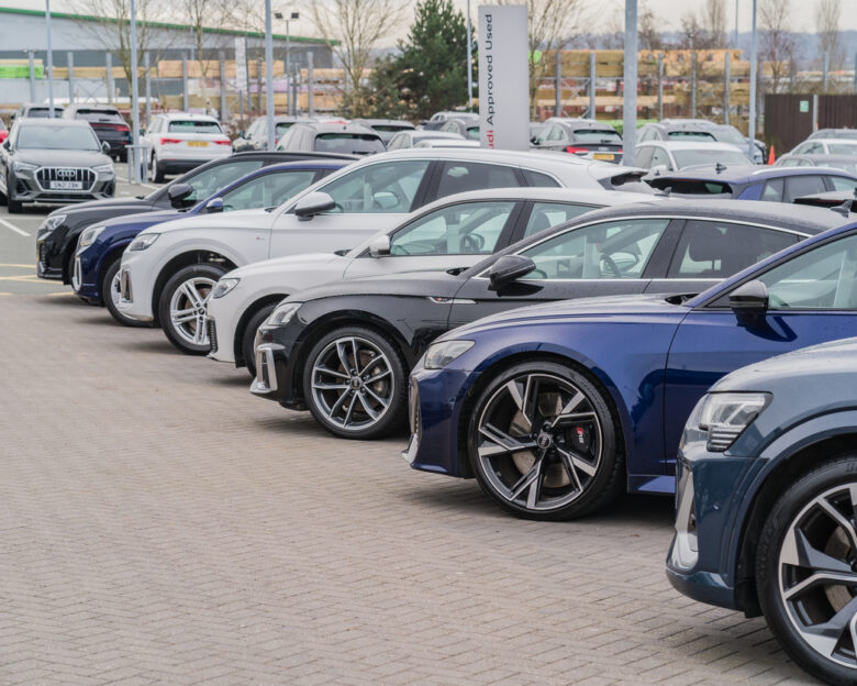 Πρόστιμα πάνω από 1,6 εκατ. ευρώ σε ιδιοκτήτες 161 πολυτελών ΙΧ που παραβίασαν το καθεστώς ακινησίας