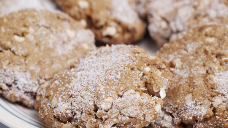 Μπισκότα με βρώμη και μελάσα