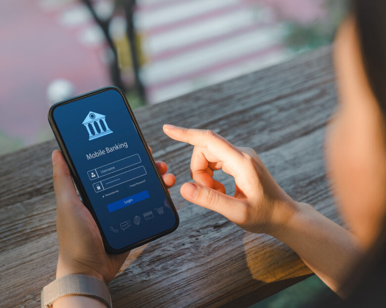 Τράπεζες: Προβλήματα σε δίκτυα και e-banking λόγω μεγάλου όγκου συναλλαγών