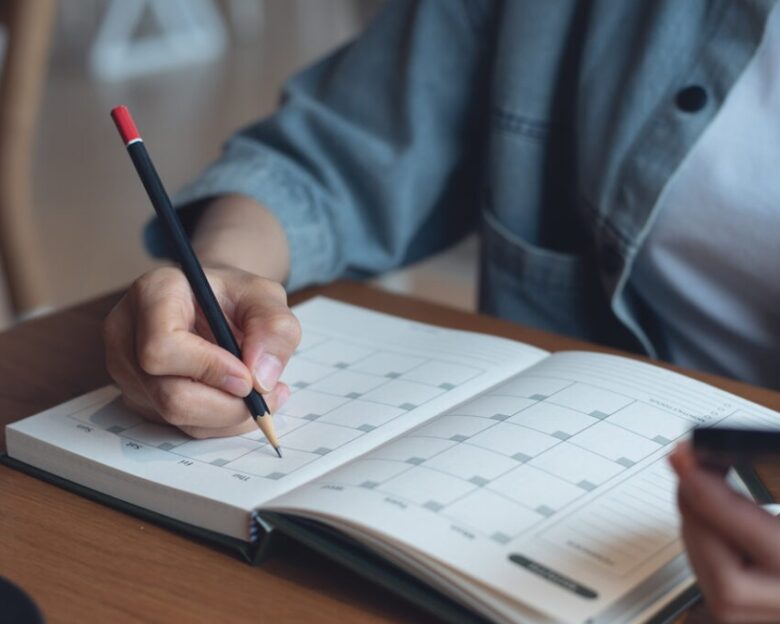 Αργίες: Τι μέρα πέφτουν Χριστούγεννα και Πρωτοχρονιά, πότε είναι οι αργίες και τα τριήμερα το 2026