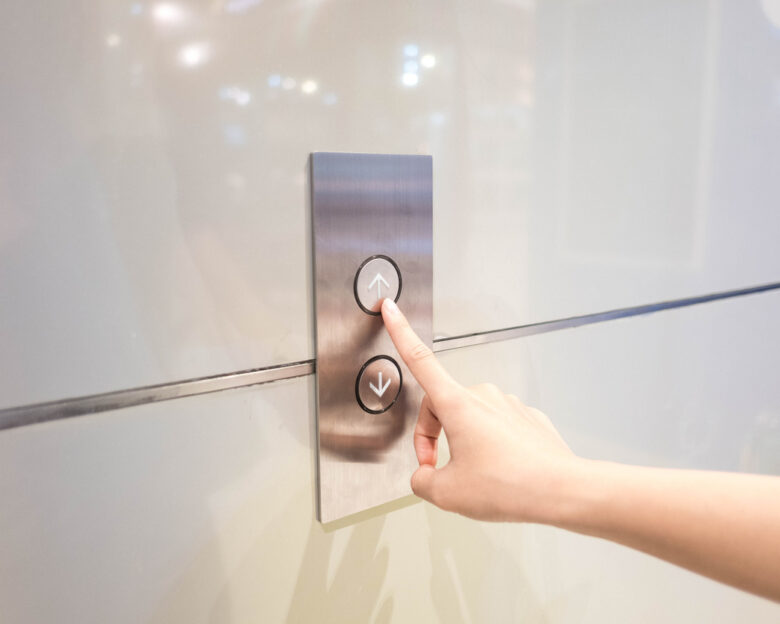 Θεοδωρικάκος για ασανσέρ: Ανάγκη η συμβολή όλων των αρμόδιων φορέων στην προσπάθεια που αφορά την ασφάλεια κάθε πολίτη