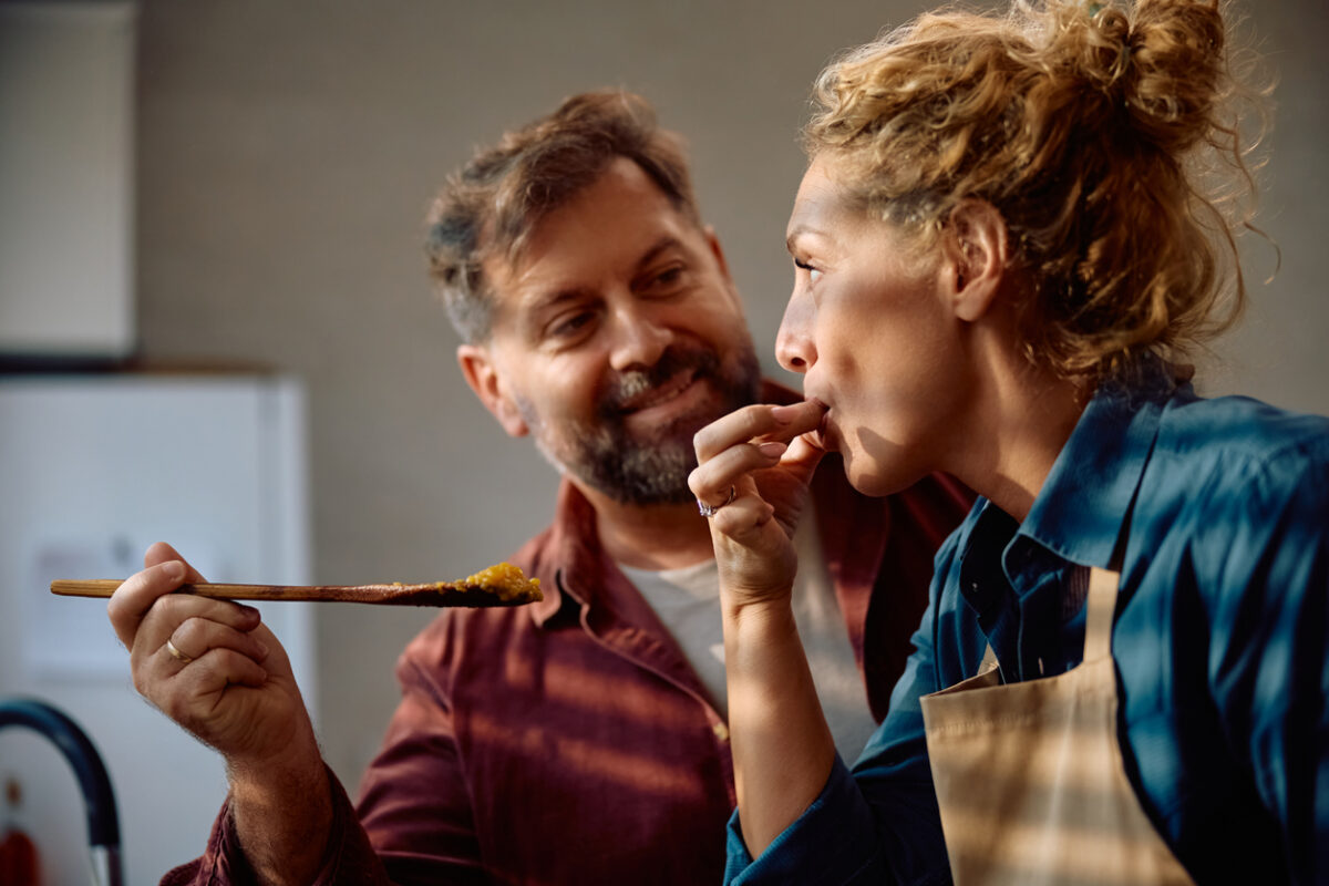 Εύκολη γαριδομακαρονάδα και τυλιχτό με ρεβιθοκεφτέδες ξεχωρίζουν στο μενού της επόμενης εβδομάδας