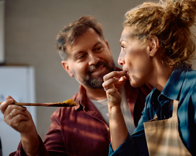 Εύκολη γαριδομακαρονάδα και τυλιχτό με ρεβιθοκεφτέδες ξεχωρίζουν στο μενού της επόμενης εβδομάδας