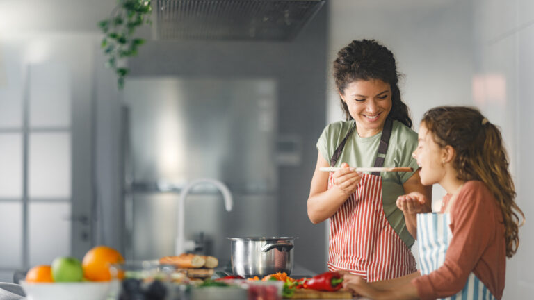 Πίτα τάκος με κοτόπουλο και ριζότο θαλασσινών ξεχωρίζουν στο μενού της επόμενης εβδομάδας