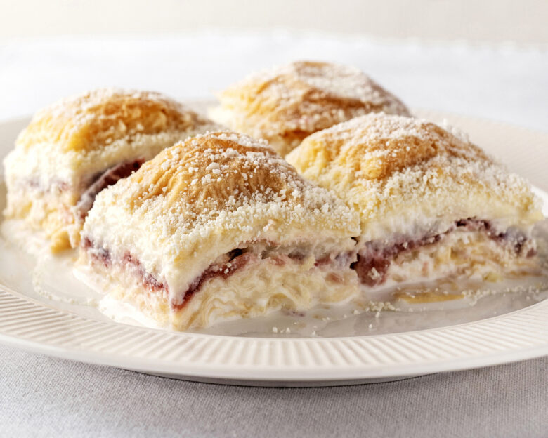 Συνταγή για μπακλαβά με φιστίκι Αιγίνης και γαλατένιο σιρόπι