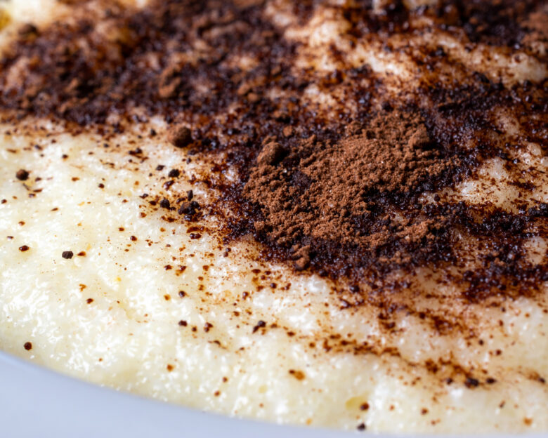 Συνταγή για σιμιγδαλένια κρέμα με βανίλια και κανέλα