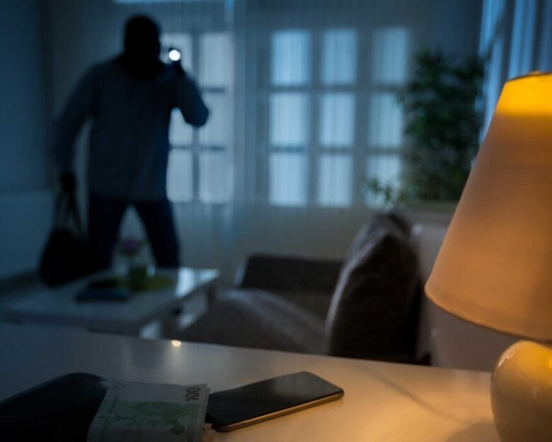 Επεισοδιακή διάρρηξη στη Θεσσαλονίκη: Πήδηξαν από μπαλκόνι 6 μέτρων, τραυματίστηκαν και συνελήφθησαν