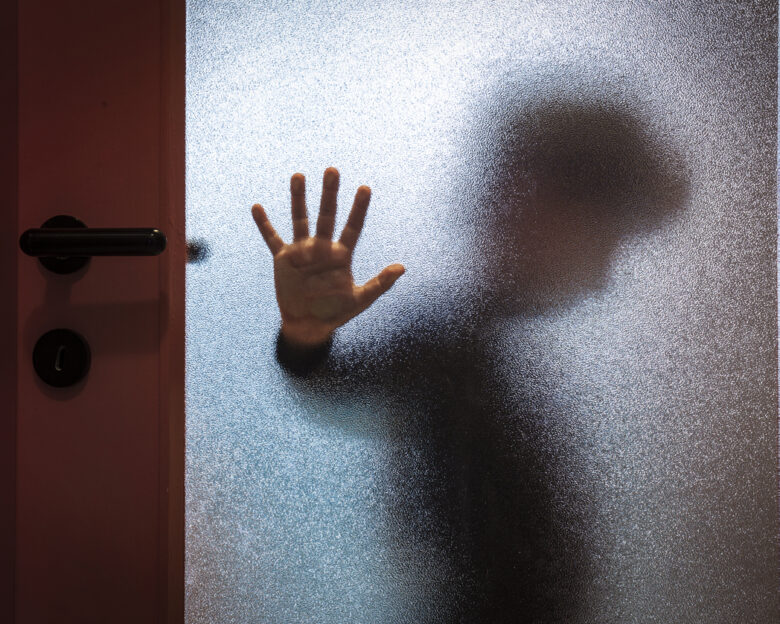 20χρονος ασελγούσε στα δύο ανίψια του, 2 και 4 ετών μαζί με τον σύντροφό του – Βιντεοσκοπούσαν την φρίκη