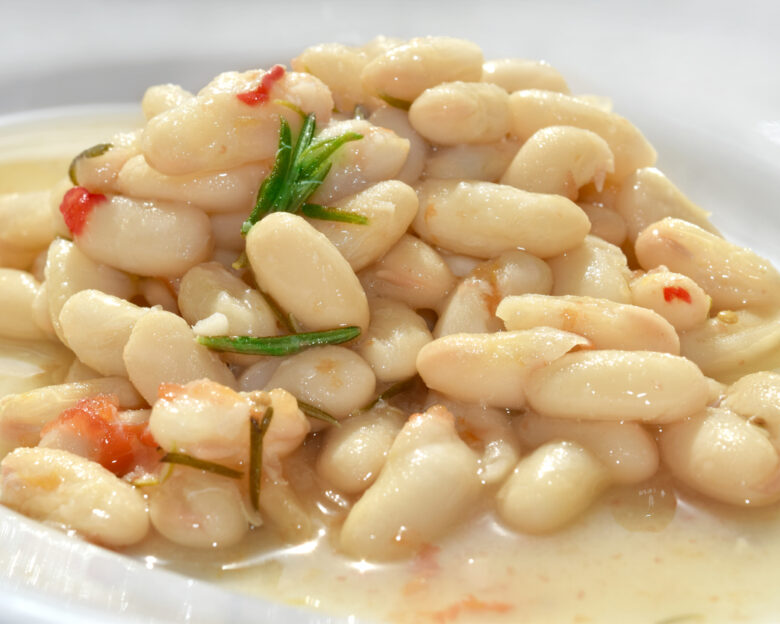 Φασόλια σε κρεμώδη σάλτσα με λιαστή ντομάτα και παρμεζάνα