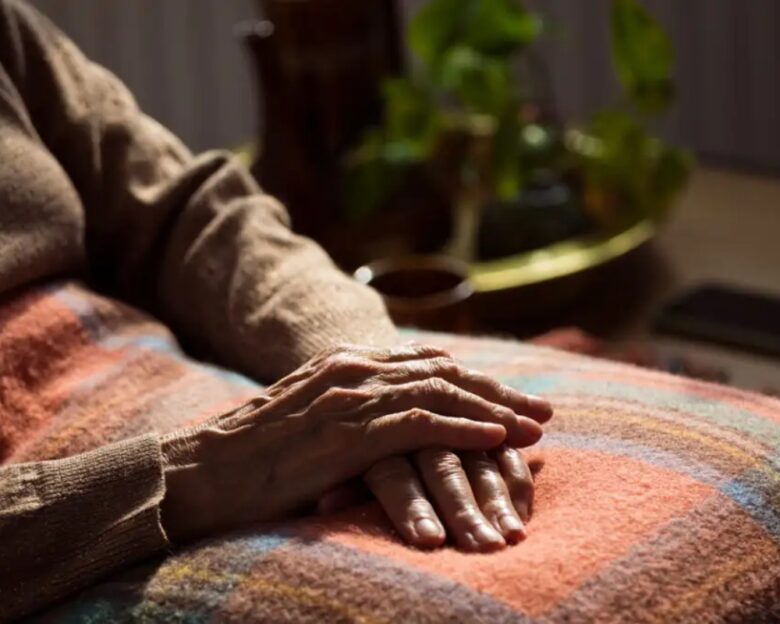 Ηράκλειο: 79χρονη κατάφερε να «παγιδεύσει» απατεώνα που της πήρε 700 ευρώ