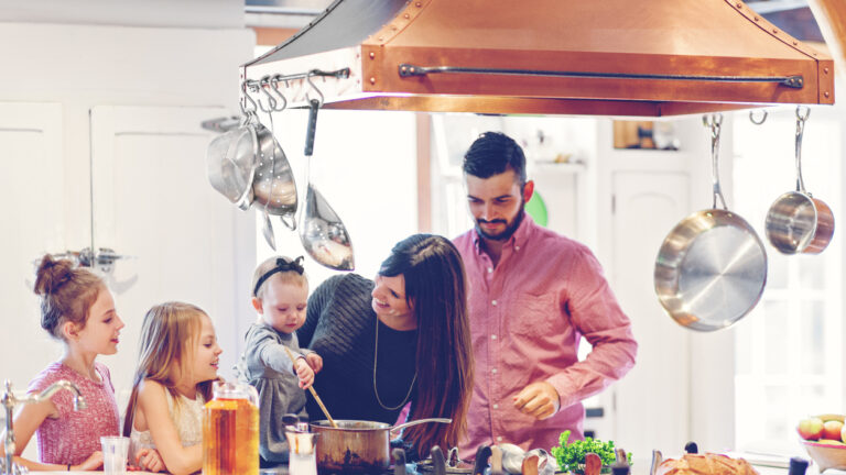 Λαχανοντολμάδες αυγολέμονο και πανσετάκια μπάρμπεκιου ξεχωρίζουν στο μενού της επόμενης εβδομάδας