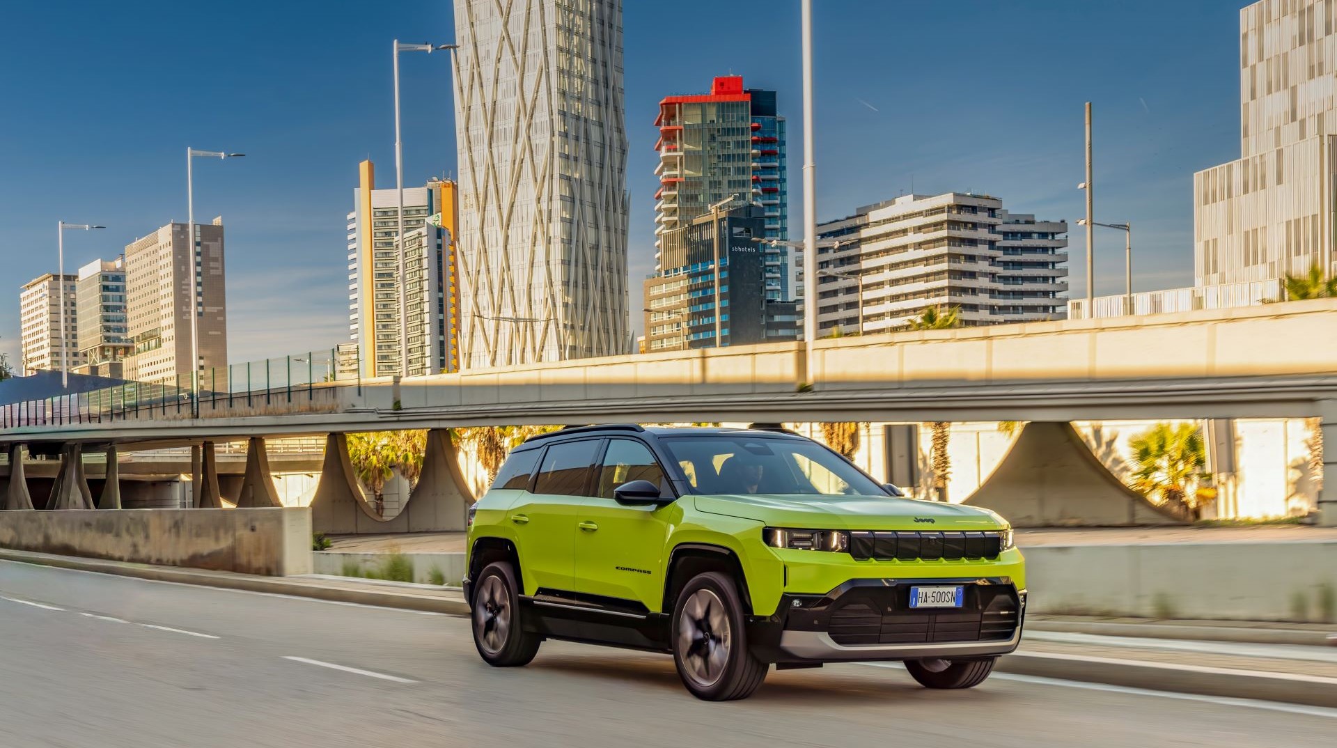 Γνωρίζουμε και οδηγούμε το νέο Jeep Compass στη Βαρκελώνη