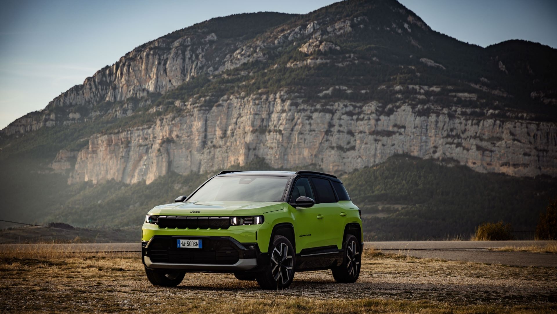 Γνωρίζουμε και οδηγούμε το νέο Jeep Compass στη Βαρκελώνη