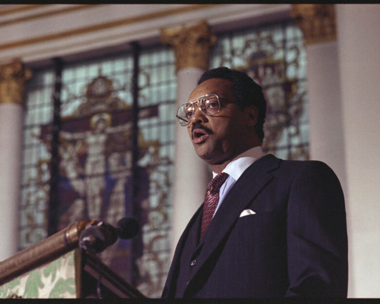 Δύσκολες ώρες για τον Αιδεσιμότατο Τζέσε Τζάκσον – Νοσηλεύεται με σπάνια νόσο που μοιάζει με Πάρκινσον