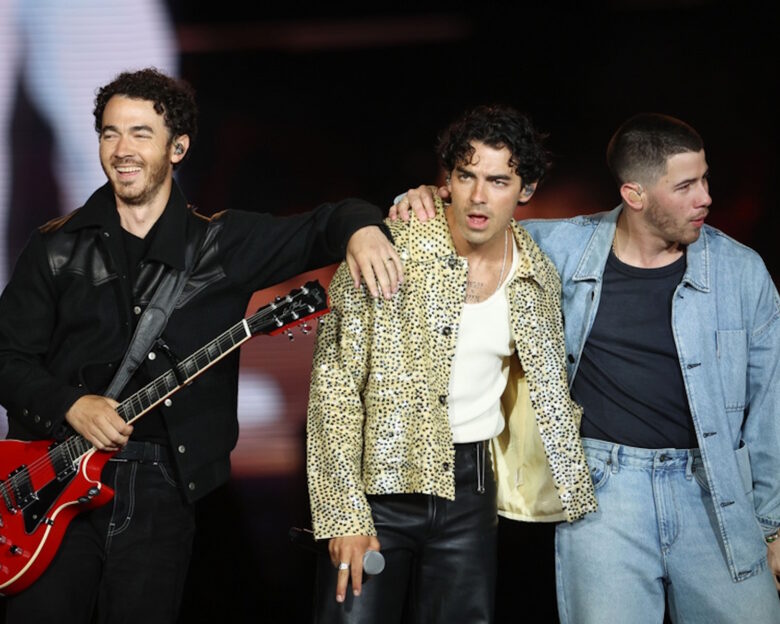 Οι Jonas Brothers στην παγκόσμια πρεμιέρα της ταινίας «A Very Jonas Christmas Movie» στη Νέα Υόρκη