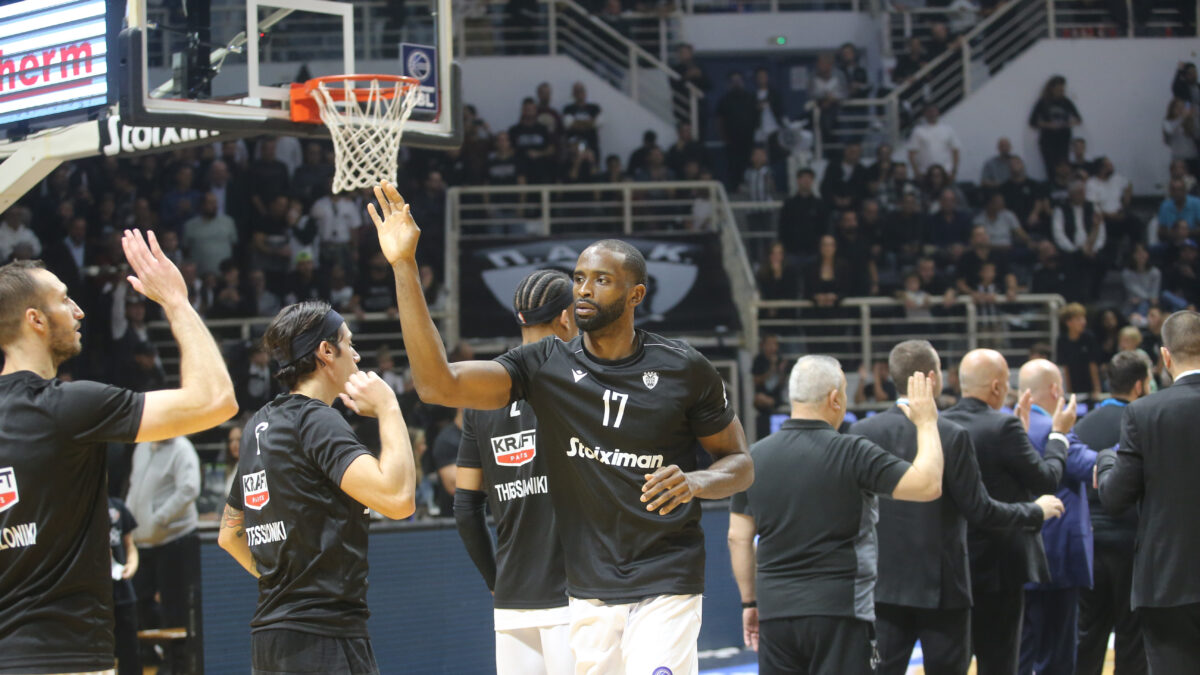 Ο Τζόουνς του ΠΑΟΚ στην Πυλαία (ΠΑΥΛΟΣ ΜΑΚΡΙΔΗΣ