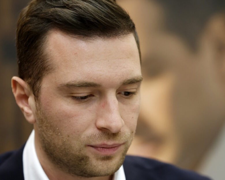 Γαλλία: Πέταξαν αλεύρι στον Ζορντάν Μπαρντελά ηγέτη του ακροδεξιού «Εθνικού Συναγερμού»