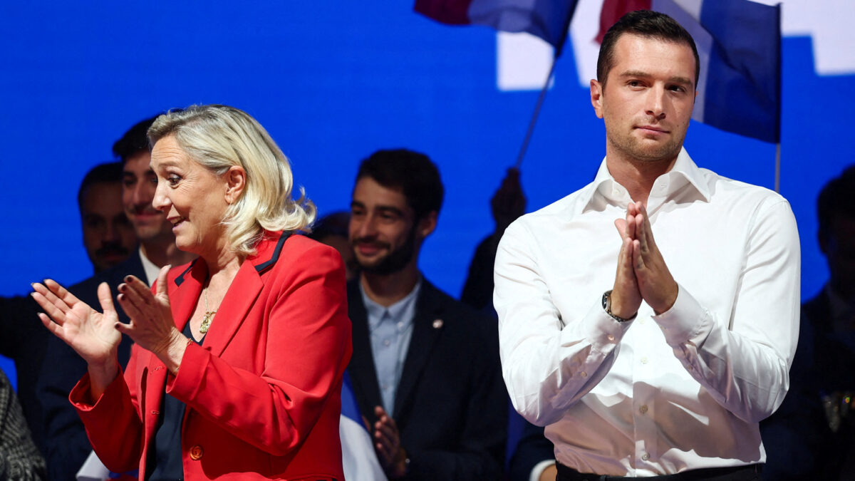 Ο Τζόρνταν Μπαρντελά με τη Μαρίν Λεπέν