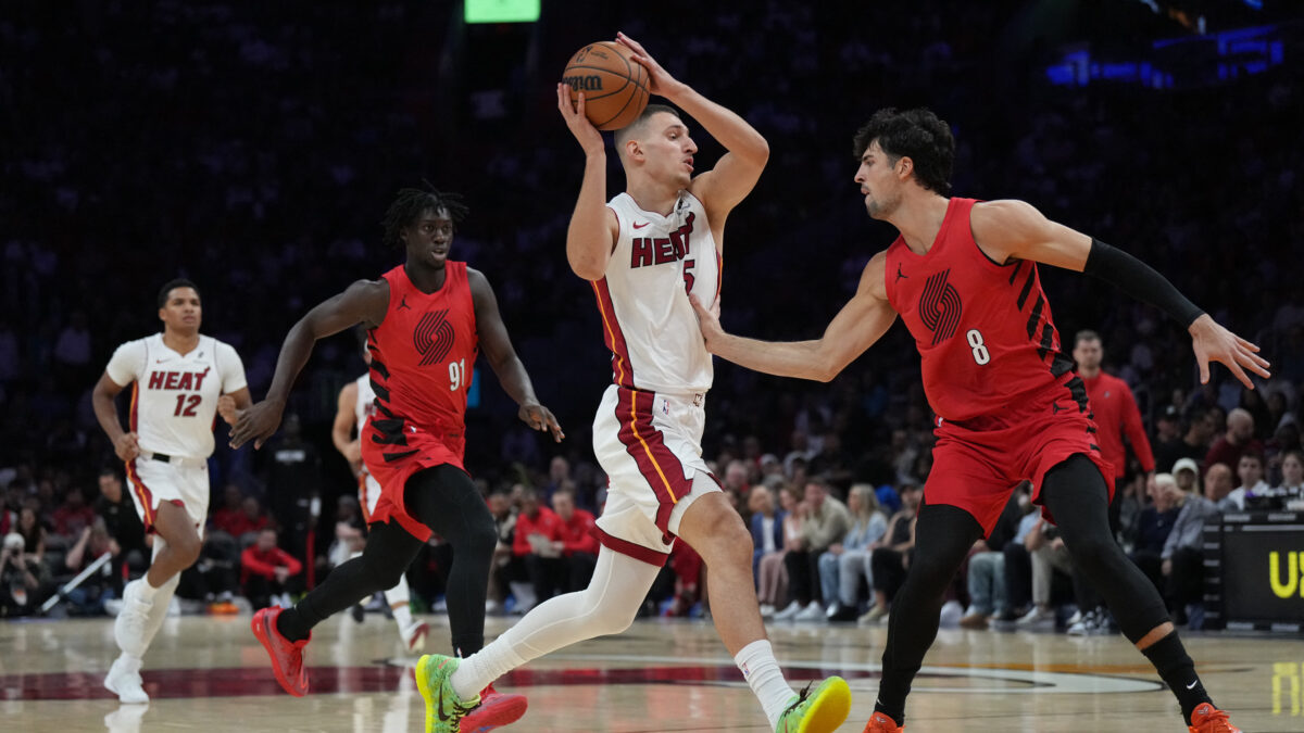 Ο Νίκολα Γιόβιτς κόντρα στους Μπλέιζερς