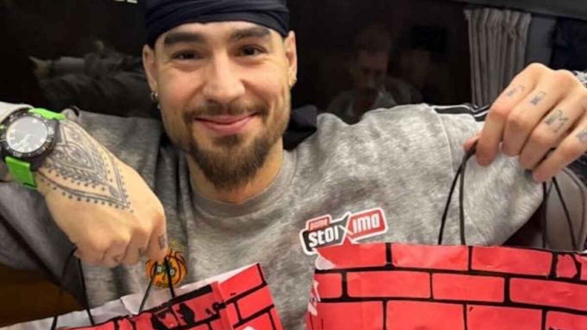 Ο Χουάντσο Ερνανγκόμεθ κέρασε μπέργκερ τους συμπαίκτες του μετά τη νίκη του Παναθηναϊκού κόντρα στη Ρεάλ Μαδρίτης