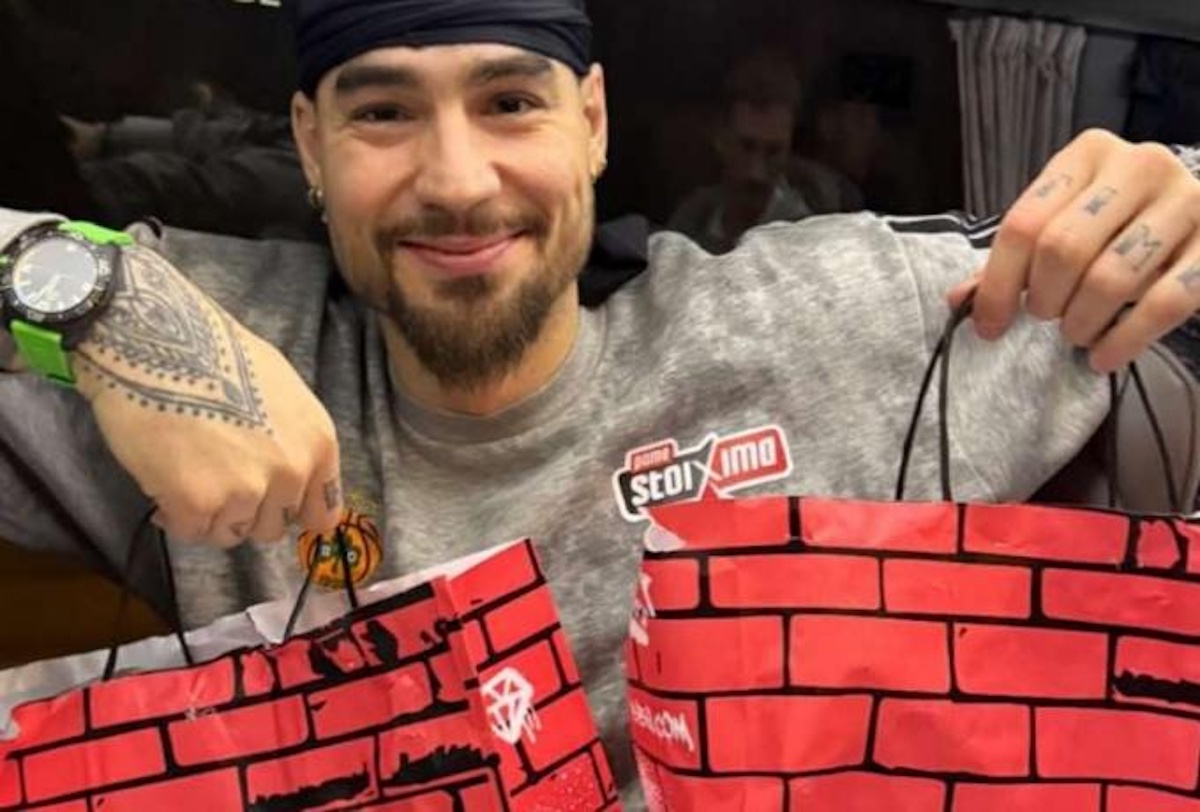 Ο Χουάντσο Ερνανγκόμεθ κέρασε μπέργκερ τους συμπαίκτες του μετά τη νίκη του Παναθηναϊκού κόντρα στη Ρεάλ Μαδρίτης