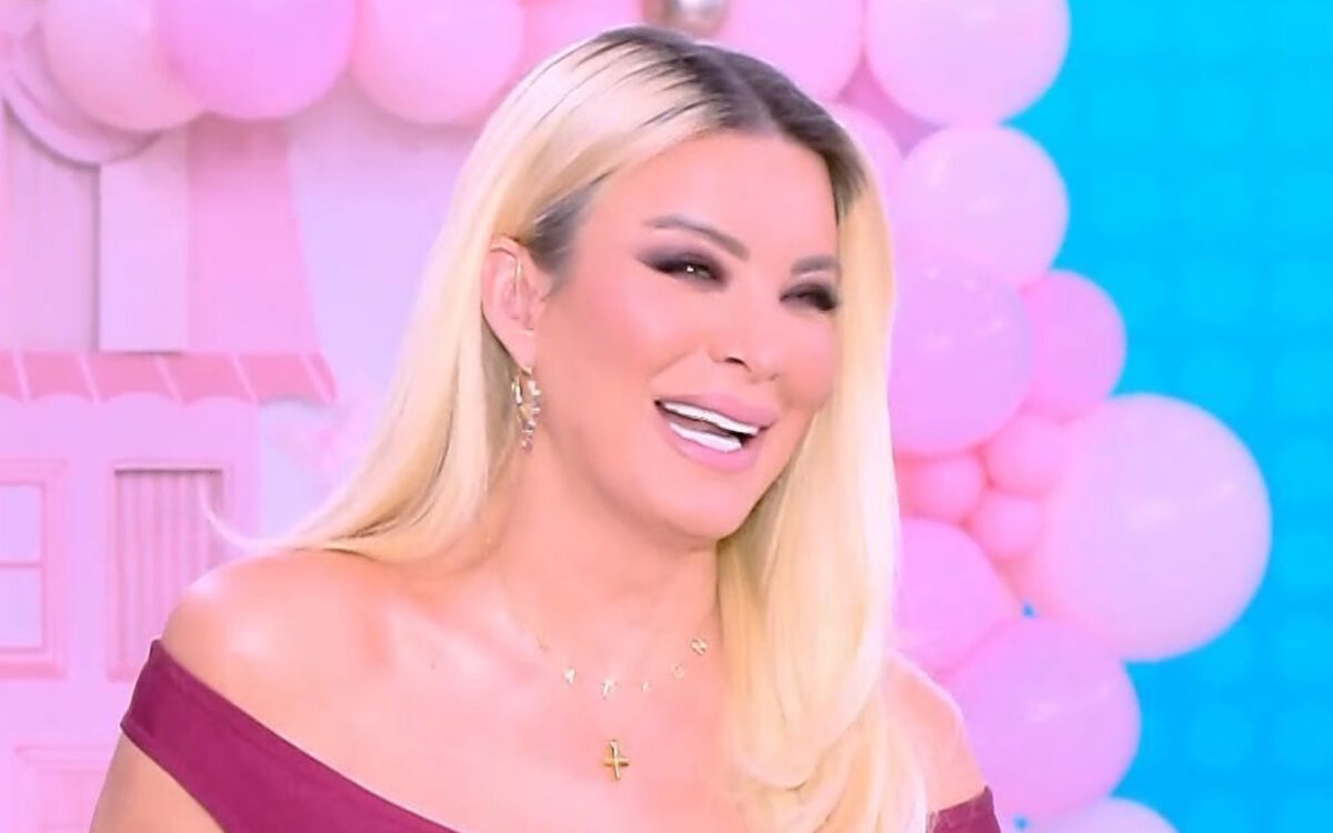 Η Κατερίνα Καινούργιου στο ξεκίνημα της εκπομπής της