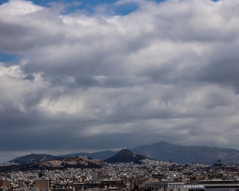 Καιρός σήμερα: Ασθενείς βροχές και θερμοκρασία έως 21 βαθμούς σε Δωδεκάνησα και Κρήτη